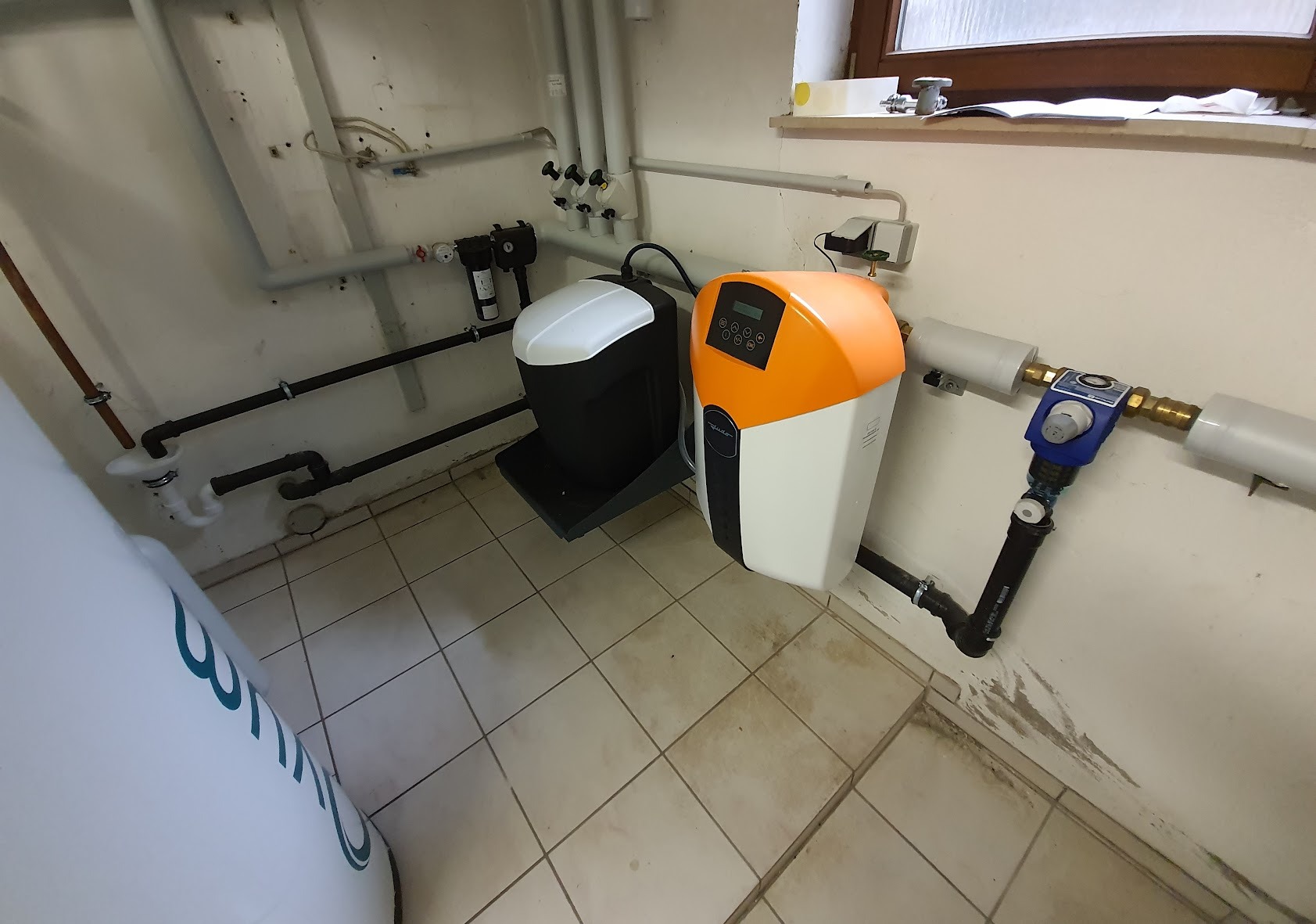 Luftwärmepumpe mit Gebläsekonvektoren, Photovoltaik & Stromspeicher ersetzt Ölkesselanlage
